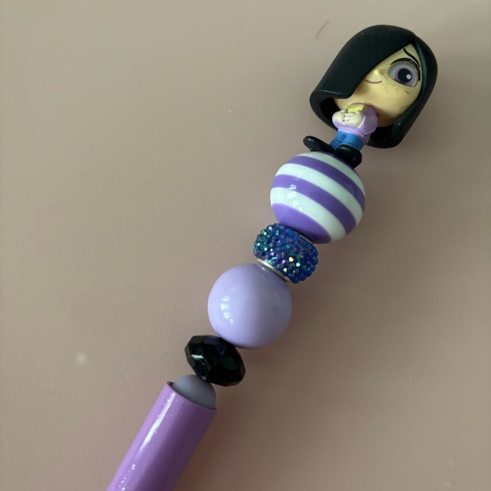 Disney Doorables: The Incredibles: Violet as girl handmade beaded pen